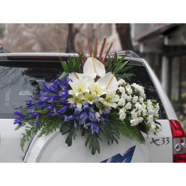 ماشین-عروس-با-گل-آبی-و-سفید-کد-cr030