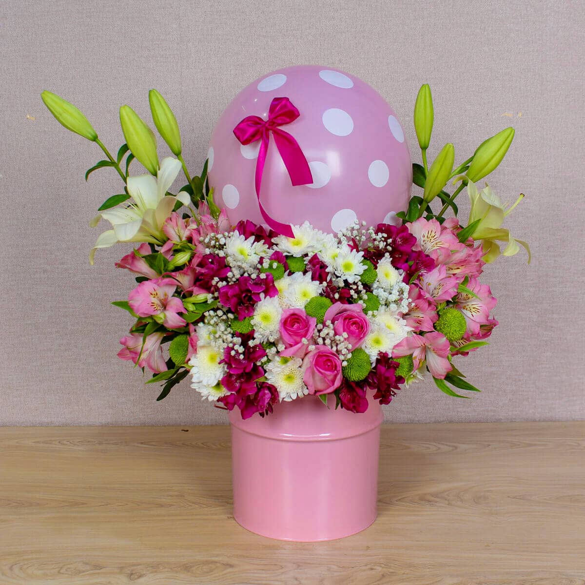 باکس گل زیبا آلنا مخصوص تولد با کمترین قیمت در سایت شرمیلا و در بخش تولد