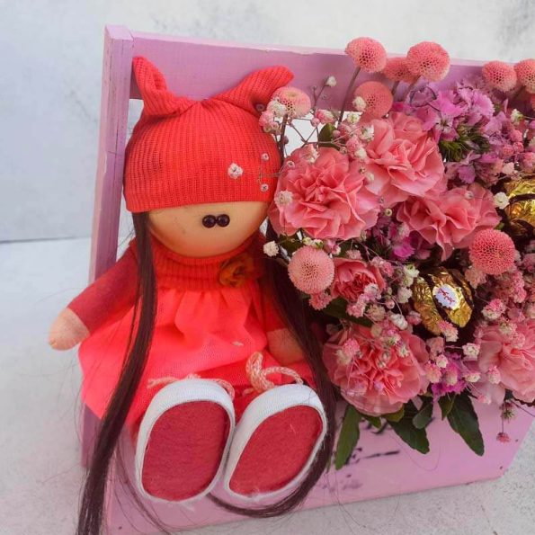 باکس گل و شکلات و عروسک جیران