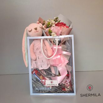 باکس گل و شکلات و عروسک ولنتاین آلیس