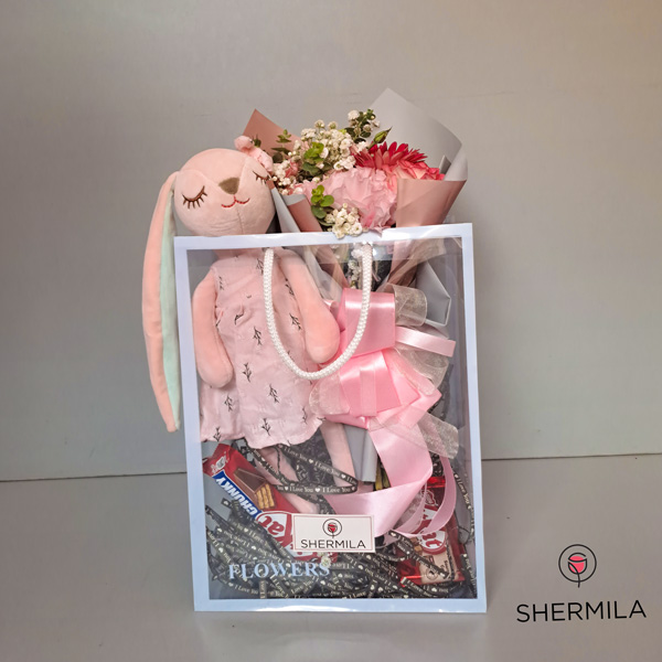 باکس گل و شکلات و عروسک ولنتاین چامه
